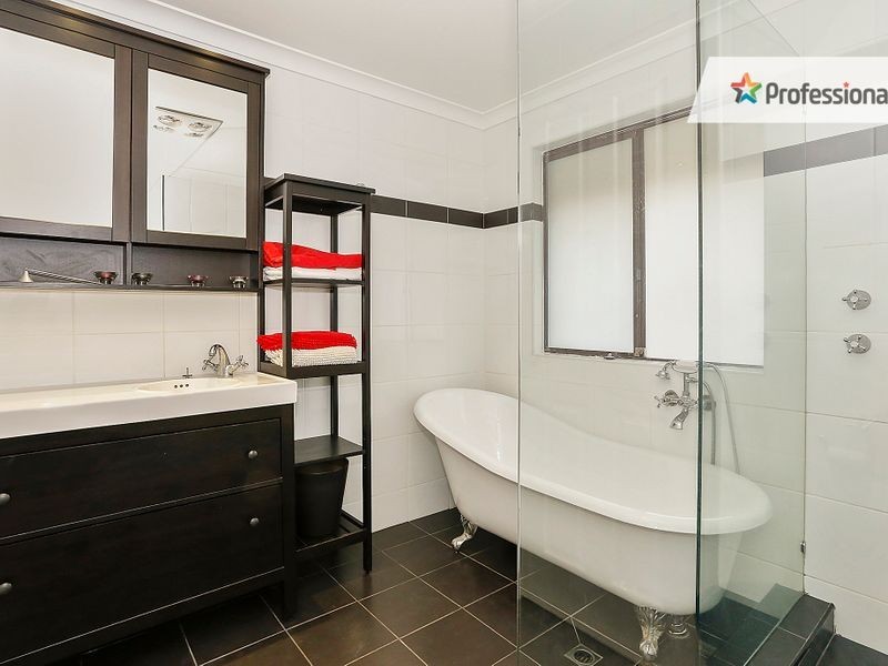 319 Summerlakes Parade, Ballajura WA 6066