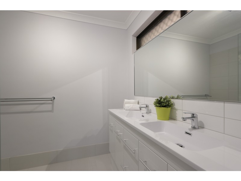 8 TOWERHILL ROAD, Alexander Heights WA 6064