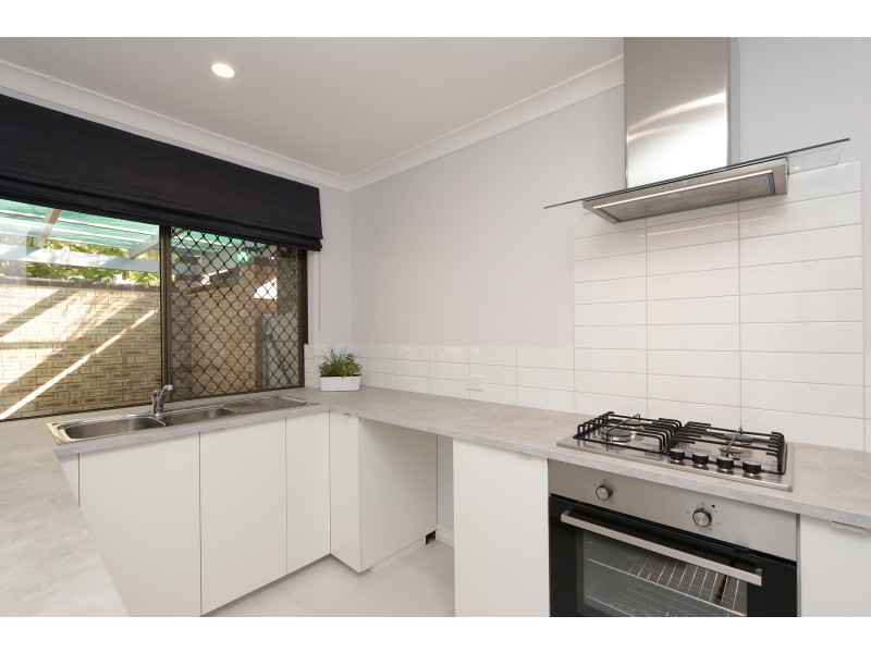 8 TOWERHILL ROAD, Alexander Heights WA 6064