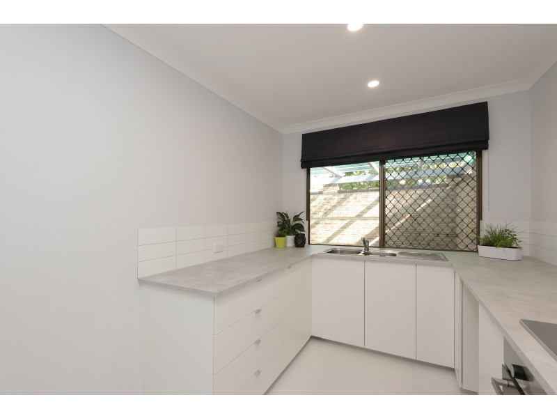 8 TOWERHILL ROAD, Alexander Heights WA 6064