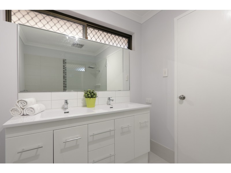 8 TOWERHILL ROAD, Alexander Heights WA 6064