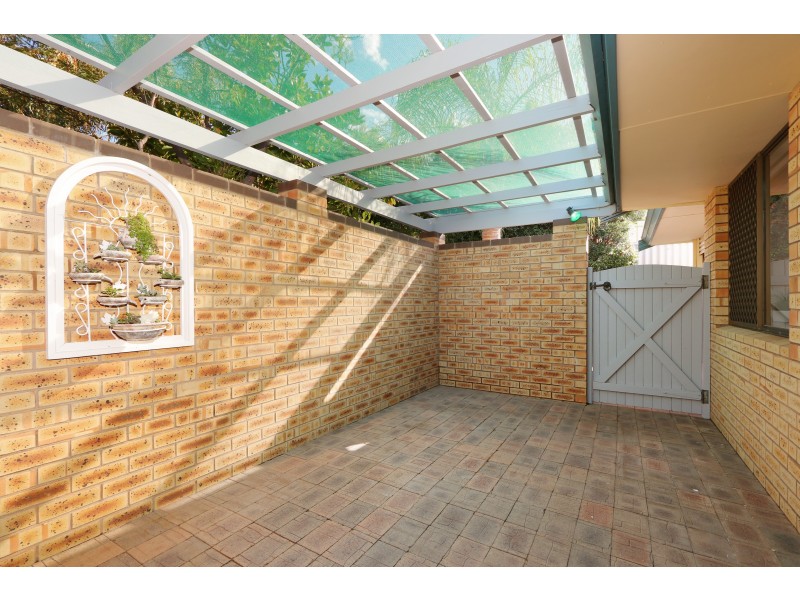 8 TOWERHILL ROAD, Alexander Heights WA 6064