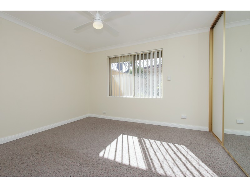 8/23 Cromwell Road, Alexander Heights WA 6064