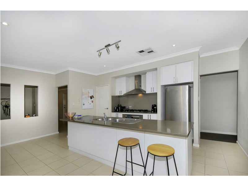 7 Vivante Loop, Landsdale WA 6065