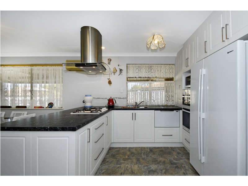 10 FREYLER COURT, Alexander Heights WA 6064