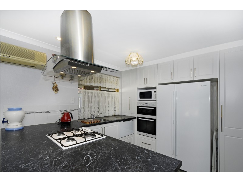 10 FREYLER COURT, Alexander Heights WA 6064