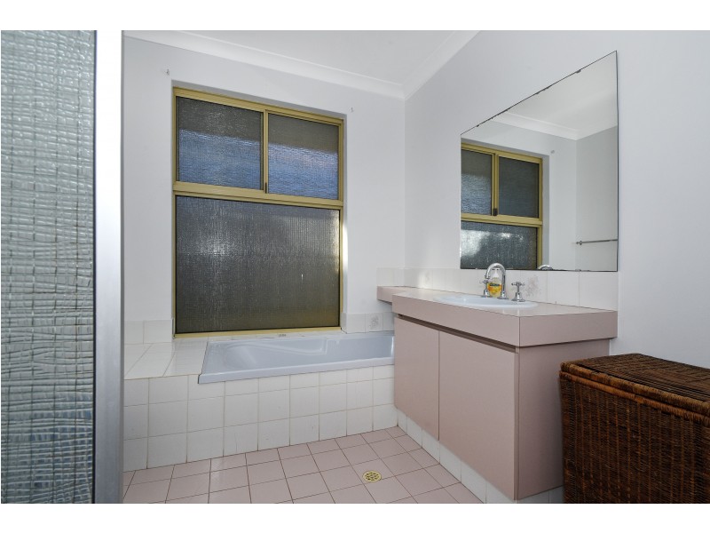 10 FREYLER COURT, Alexander Heights WA 6064