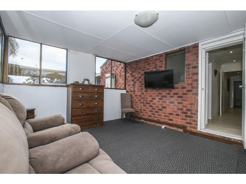 18 ROXWELL WAY, Girrawheen WA 6064