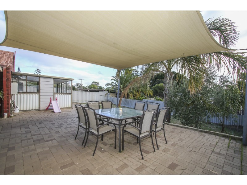 18 ROXWELL WAY, Girrawheen WA 6064