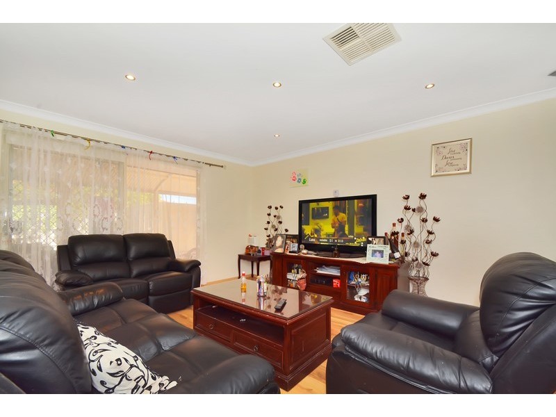 34 BERKLEY ROAD, Marangaroo WA 6064