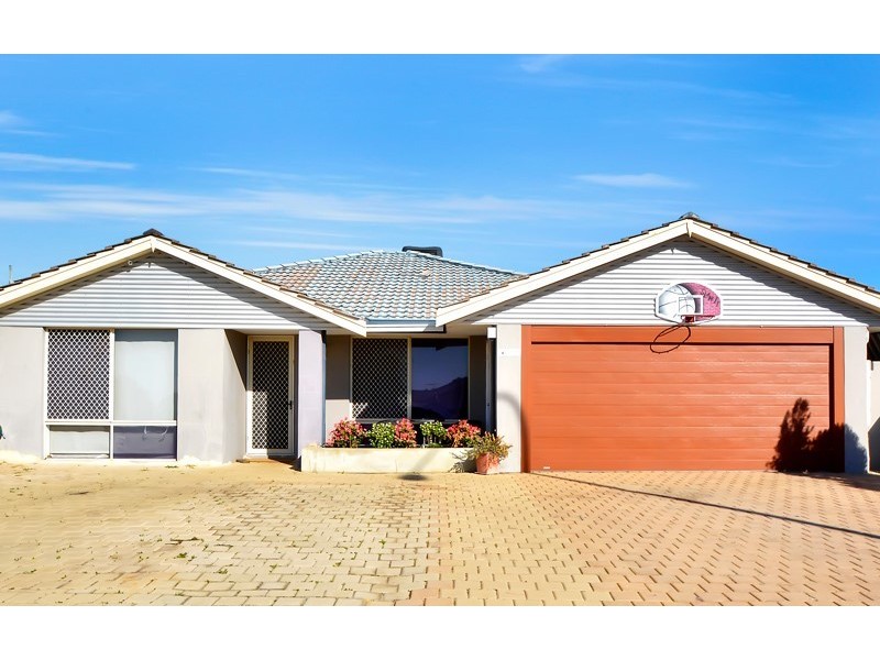 34 BERKLEY ROAD, Marangaroo WA 6064