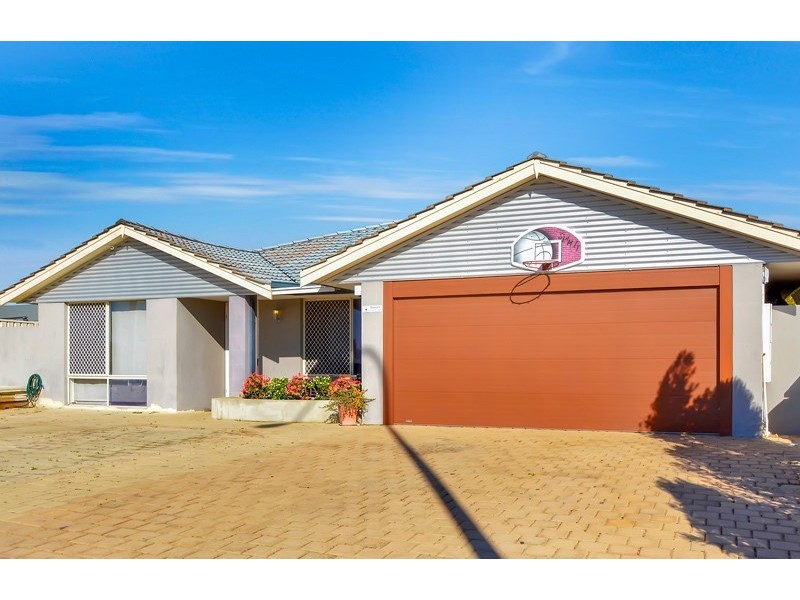 34 BERKLEY ROAD, Marangaroo WA 6064