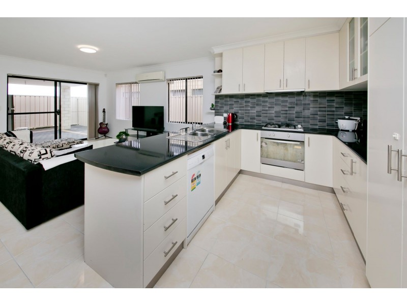 3/11 Bolton Way, Darch WA 6065