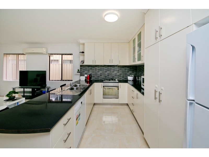 3/11 Bolton Way, Darch WA 6065