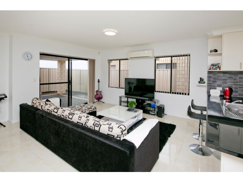 3/11 Bolton Way, Darch WA 6065