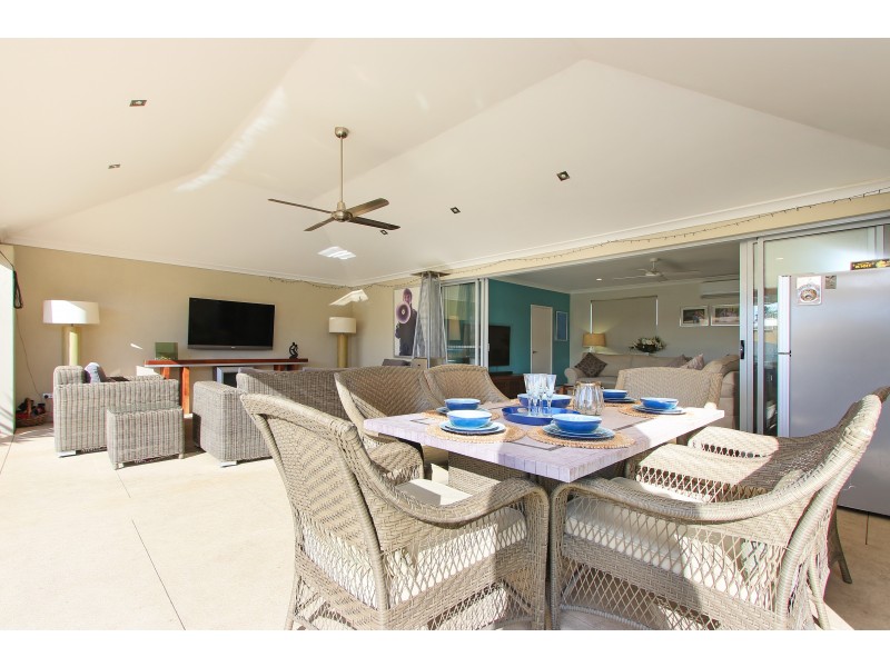 1 FEATHERTOP RISE, Alexander Heights WA 6064