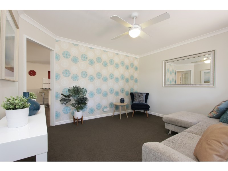 1 FEATHERTOP RISE, Alexander Heights WA 6064