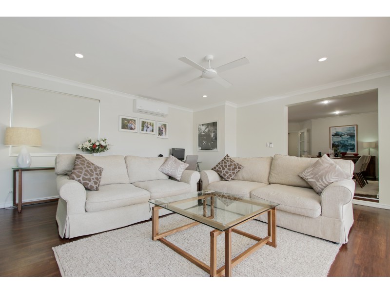 1 FEATHERTOP RISE, Alexander Heights WA 6064