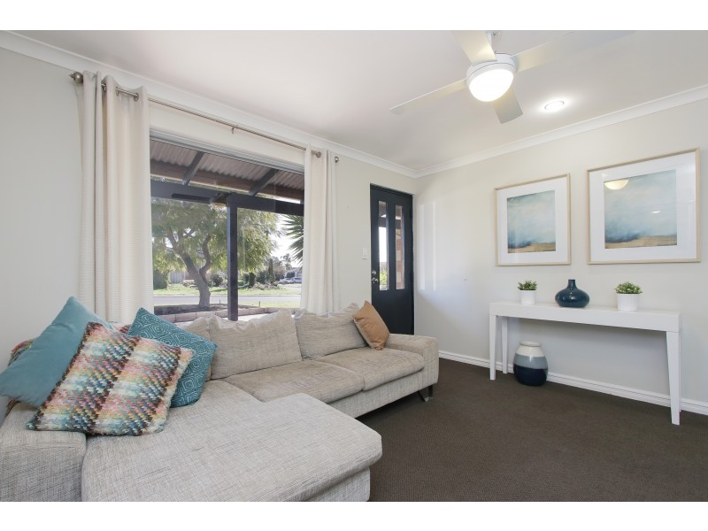 1 FEATHERTOP RISE, Alexander Heights WA 6064