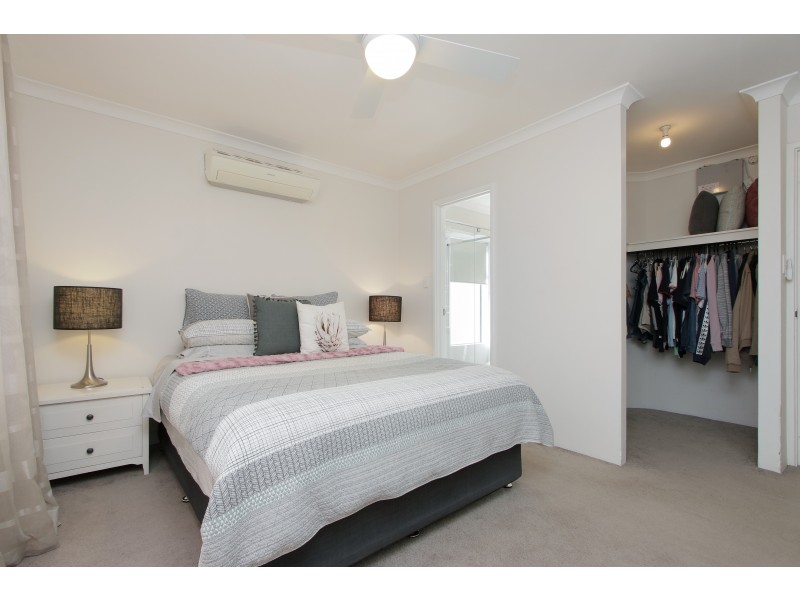 1 FEATHERTOP RISE, Alexander Heights WA 6064