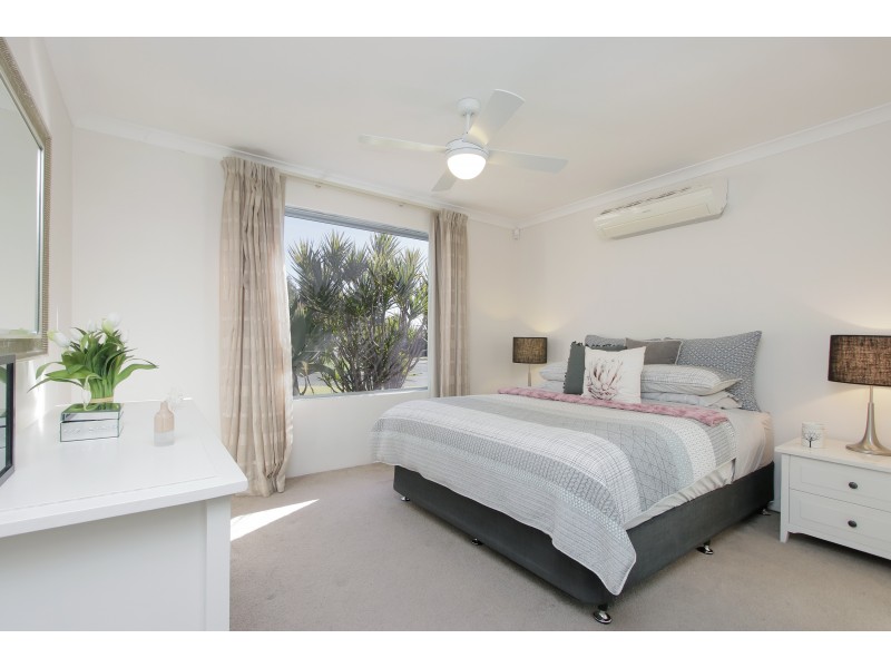 1 FEATHERTOP RISE, Alexander Heights WA 6064