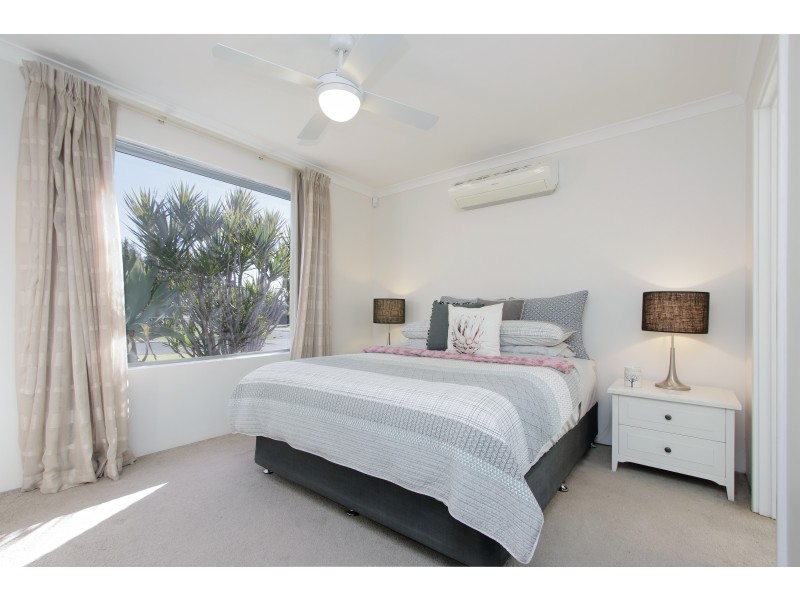 1 FEATHERTOP RISE, Alexander Heights WA 6064