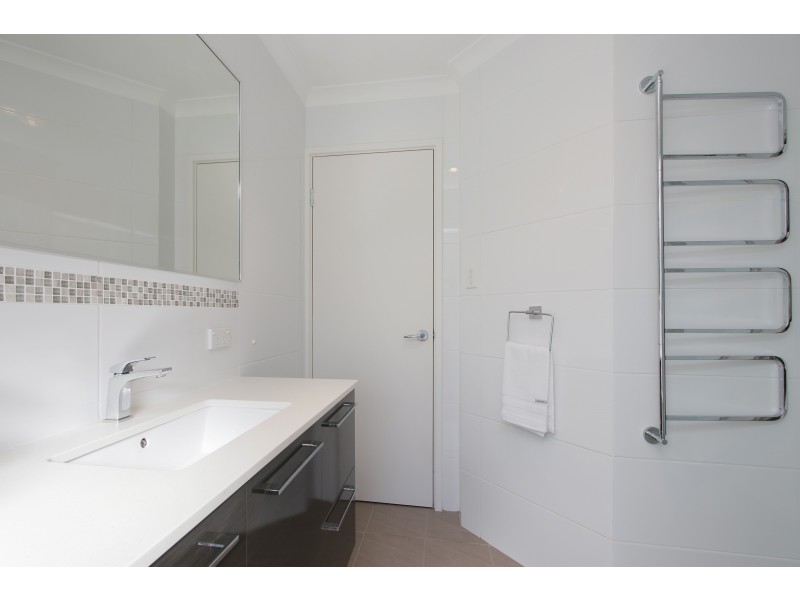 1 FEATHERTOP RISE, Alexander Heights WA 6064