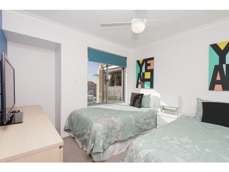 1 FEATHERTOP RISE, Alexander Heights WA 6064