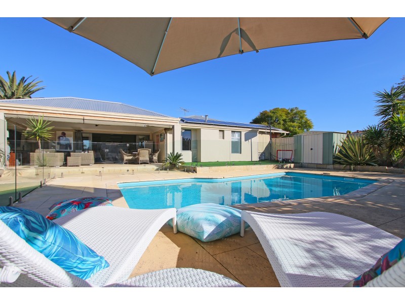 1 FEATHERTOP RISE, Alexander Heights WA 6064