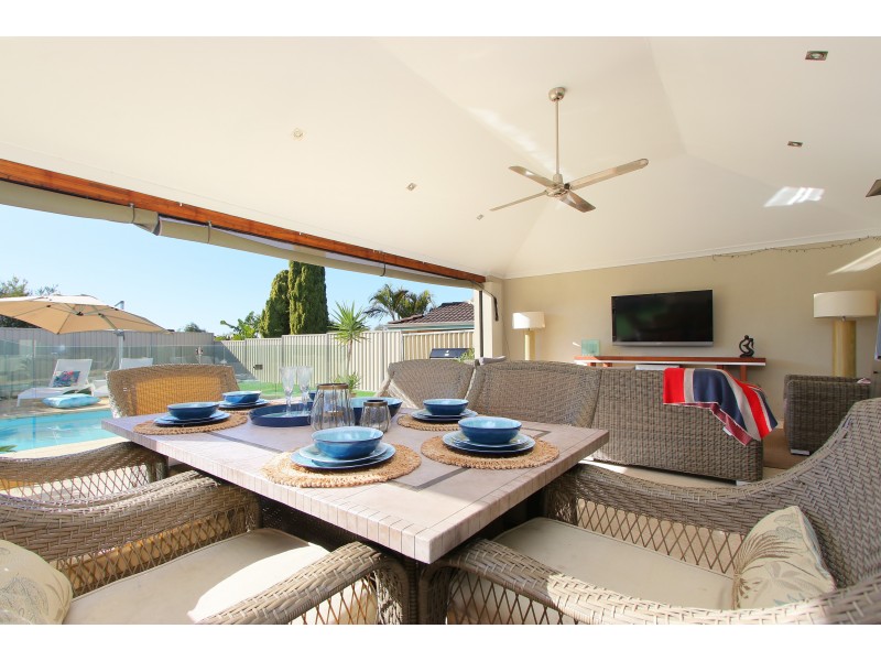 1 FEATHERTOP RISE, Alexander Heights WA 6064