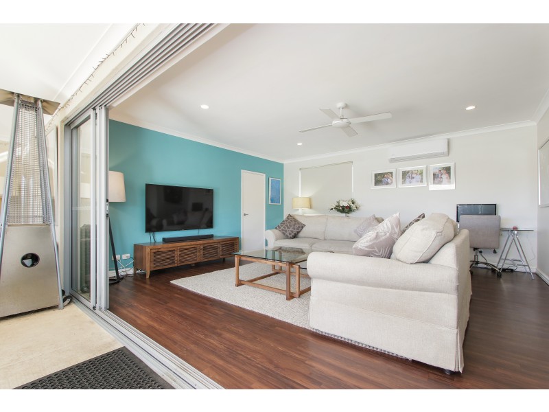 1 FEATHERTOP RISE, Alexander Heights WA 6064