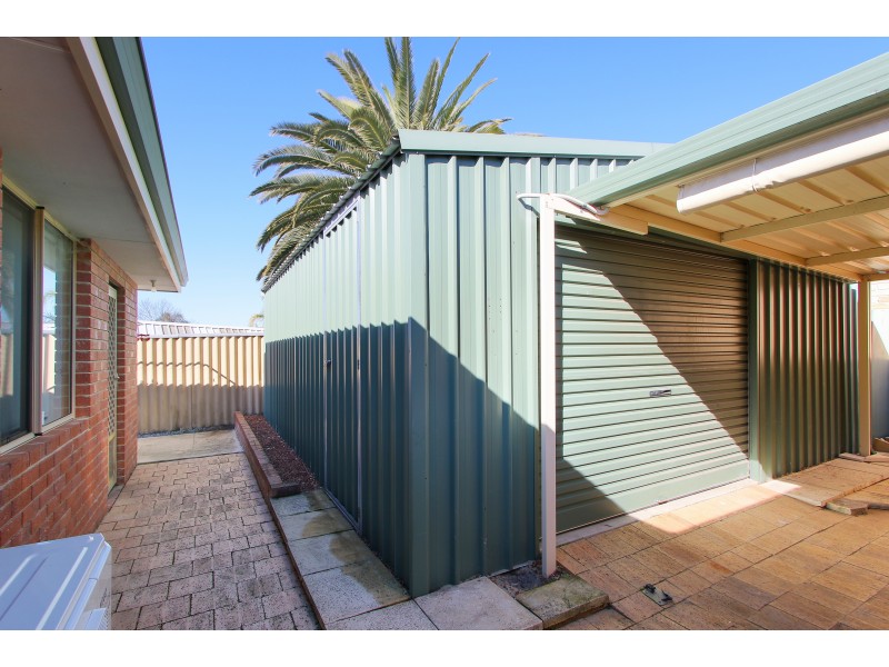 1 FEATHERTOP RISE, Alexander Heights WA 6064