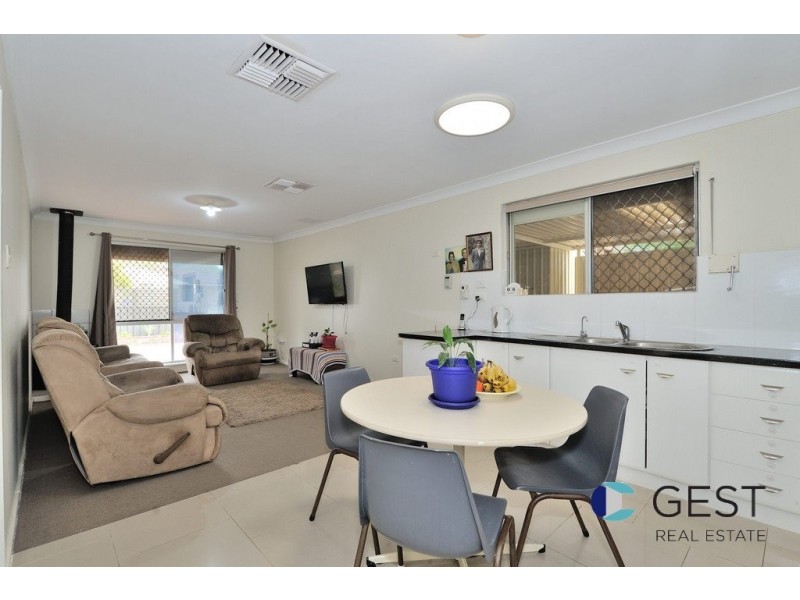 2 WOODBRIDGE CLOSE, Swan View WA 6056