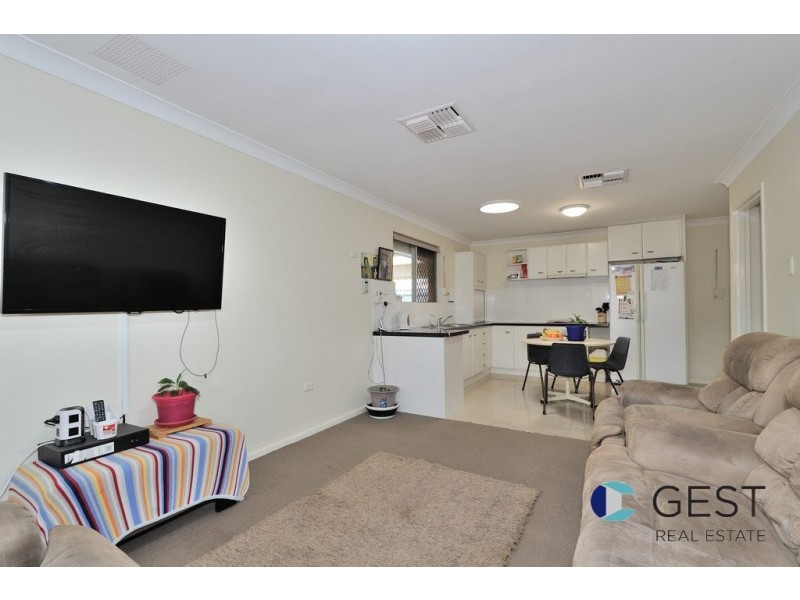 2 WOODBRIDGE CLOSE, Swan View WA 6056