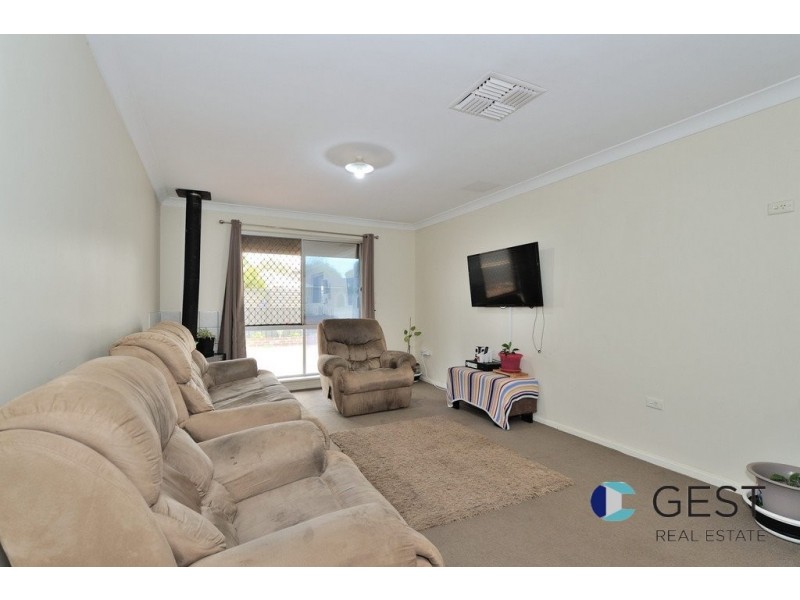 2 WOODBRIDGE CLOSE, Swan View WA 6056