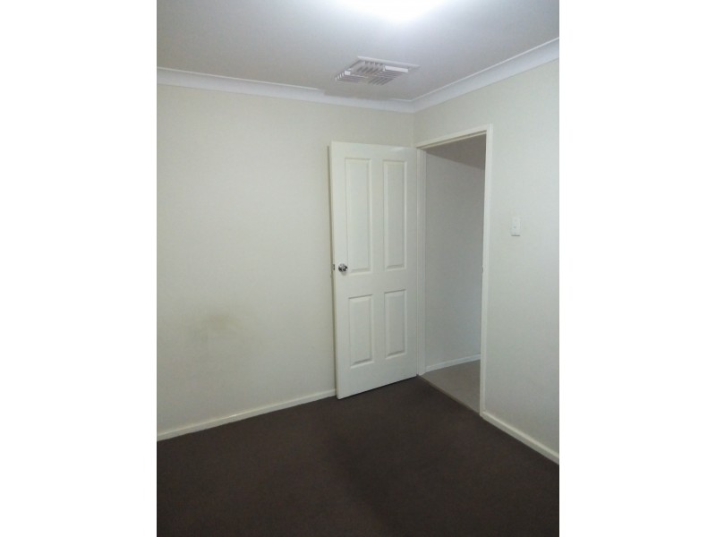 2 WOODBRIDGE CLOSE, Swan View WA 6056