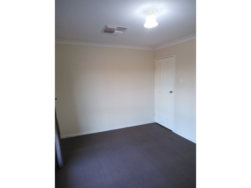 2 WOODBRIDGE CLOSE, Swan View WA 6056