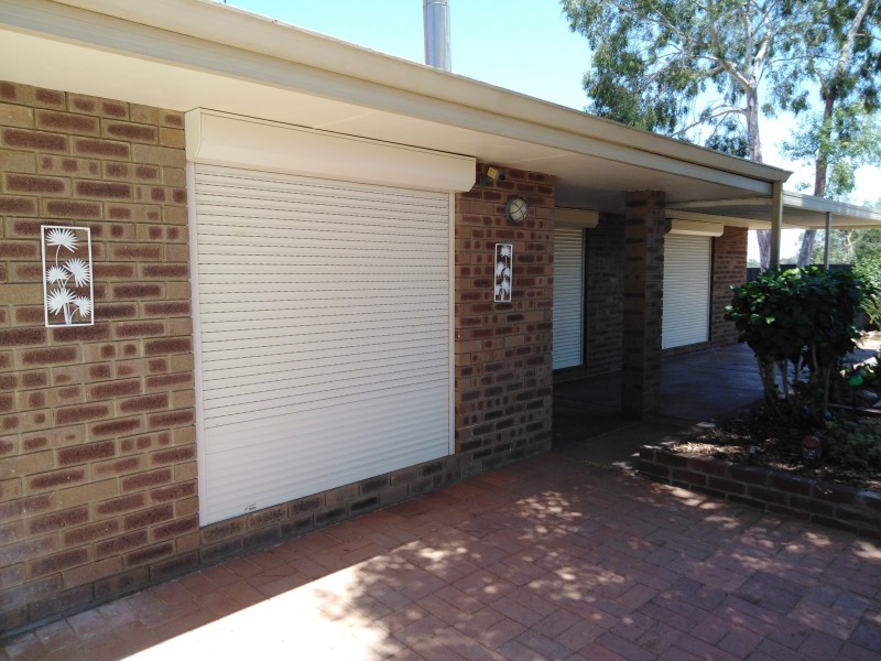2 WOODBRIDGE CLOSE, Swan View WA 6056