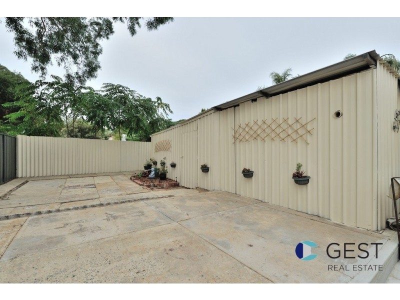 2 WOODBRIDGE CLOSE, Swan View WA 6056