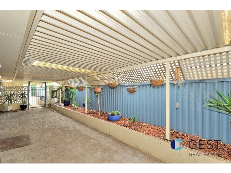 2 WOODBRIDGE CLOSE, Swan View WA 6056