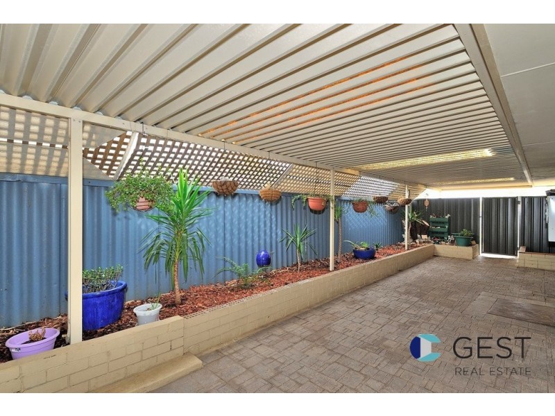 2 WOODBRIDGE CLOSE, Swan View WA 6056
