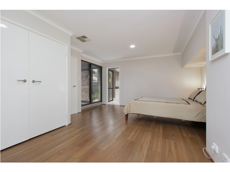 215 ALEXANDER DRIVE, Alexander Heights WA 6064