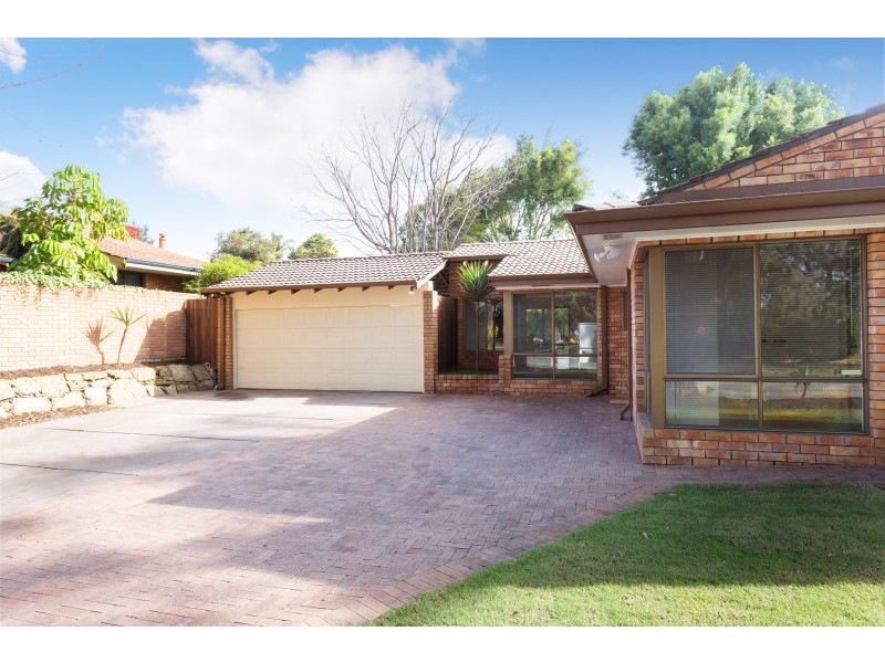 215 ALEXANDER DRIVE, Alexander Heights WA 6064