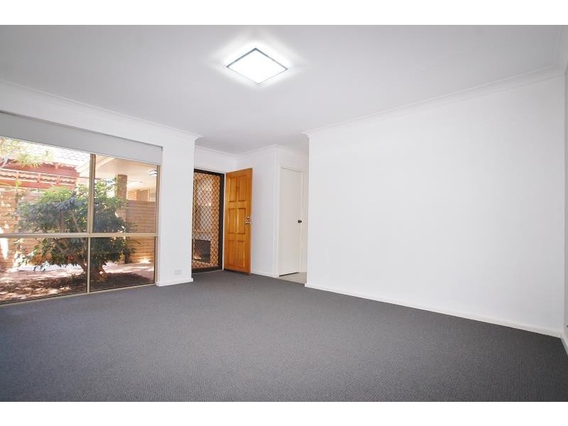 7/4 Sandhurst Road, Dianella WA 6059