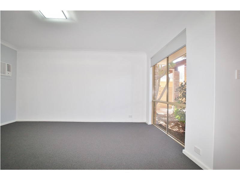 7/4 Sandhurst Road, Dianella WA 6059