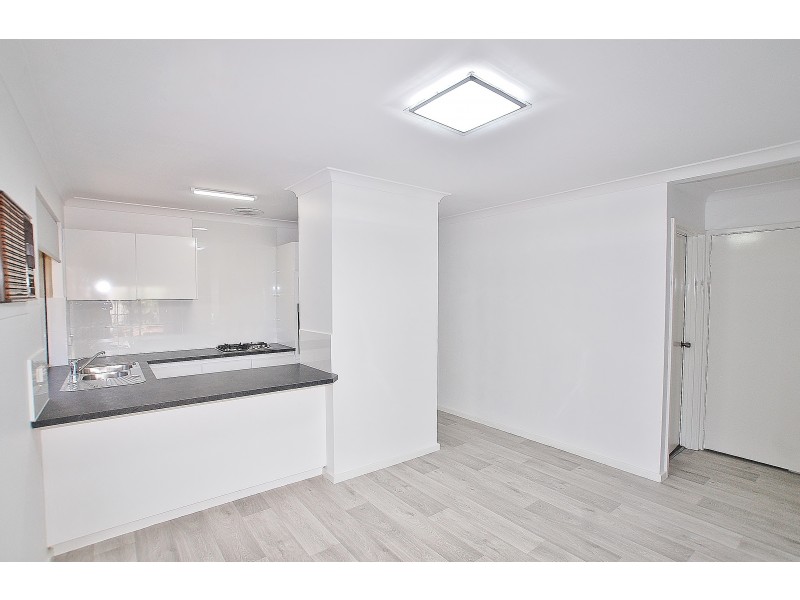 7/4 Sandhurst Road, Dianella WA 6059