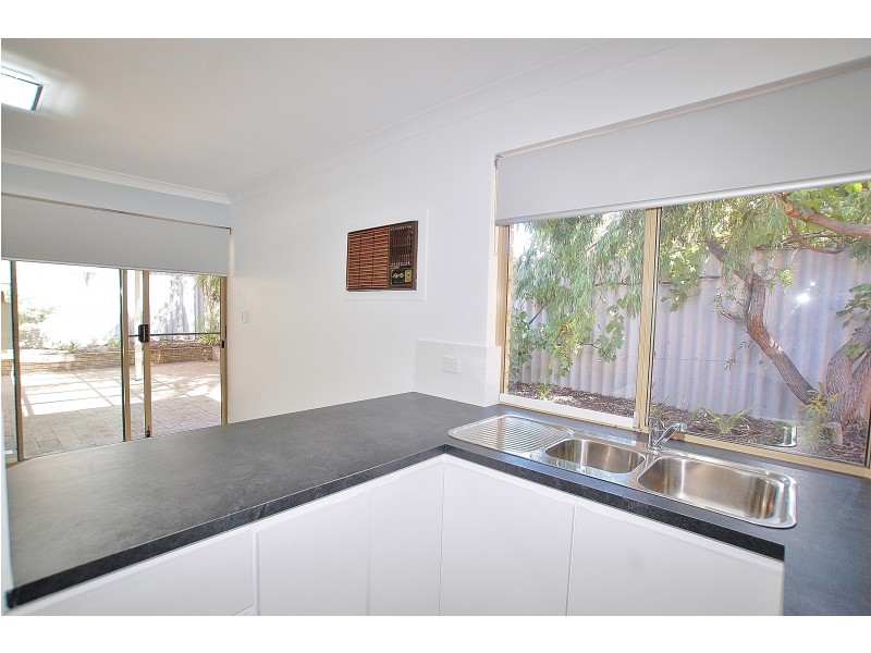 7/4 Sandhurst Road, Dianella WA 6059