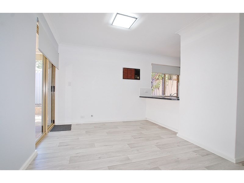 7/4 Sandhurst Road, Dianella WA 6059