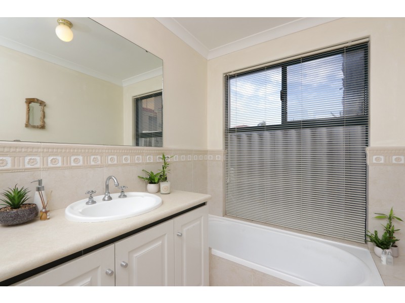 24 Woodroffe Place, Alexander Heights WA 6064