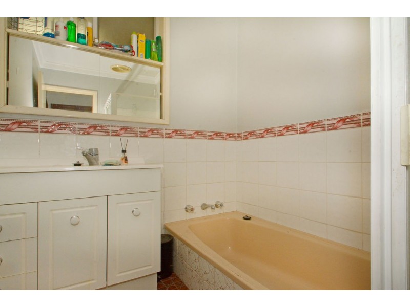 77 TOODYAY ROAD, Middle Swan WA 6056